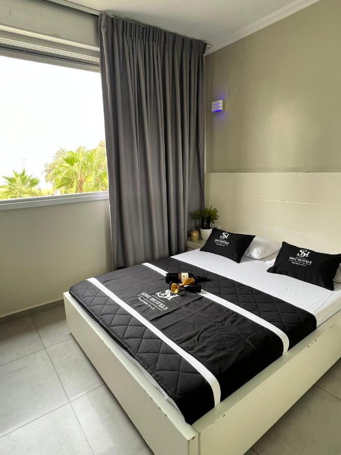 Motel Hofim Bat Yam Exteriör bild