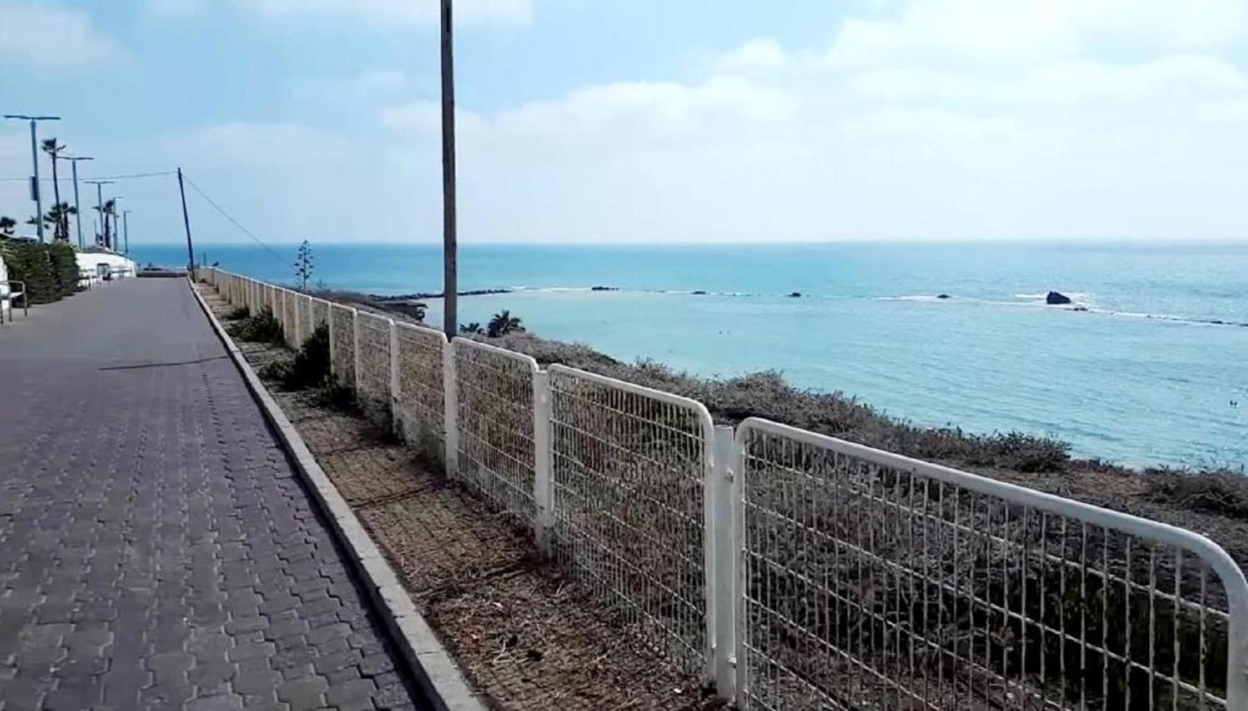 Motel Hofim Bat Yam Exteriör bild