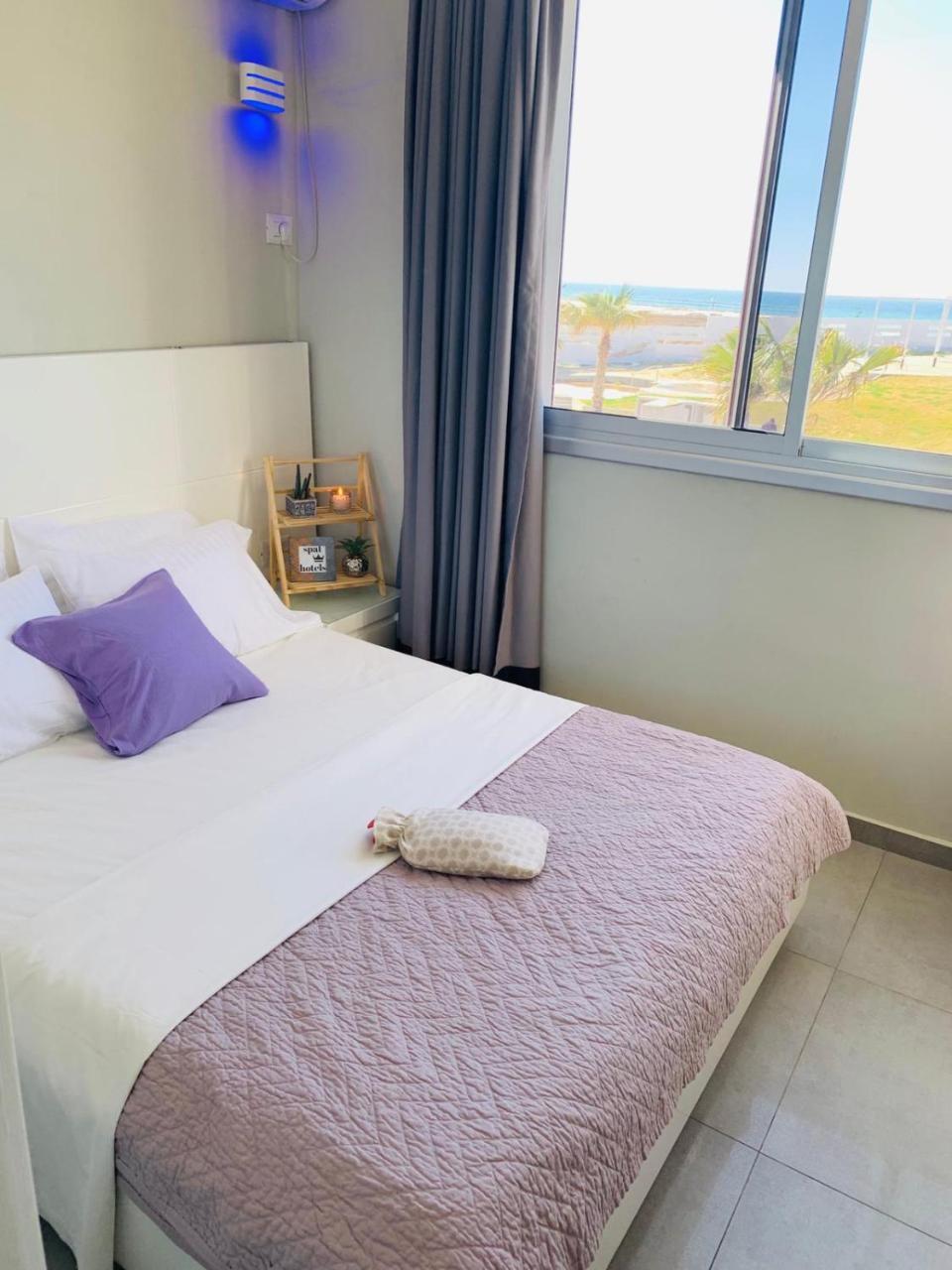 Motel Hofim Bat Yam Exteriör bild