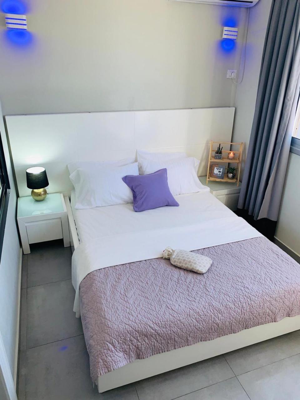 Motel Hofim Bat Yam Exteriör bild