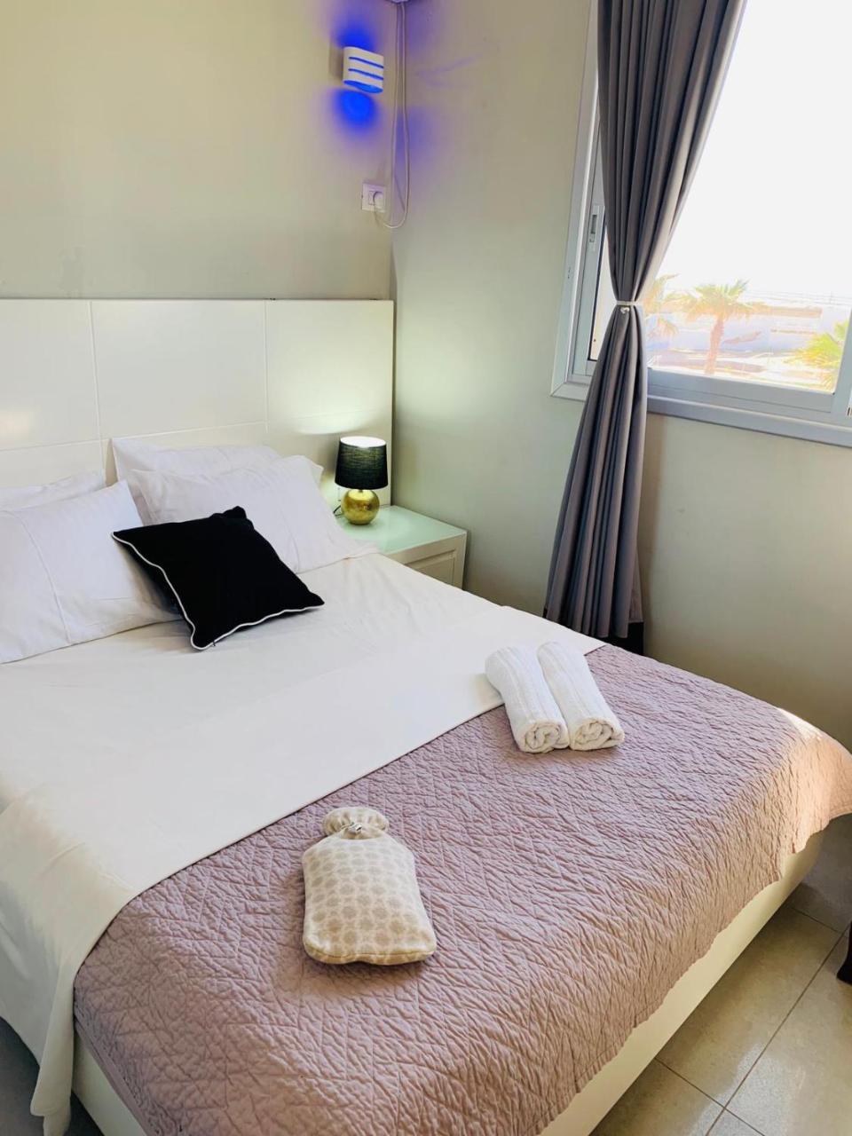 Motel Hofim Bat Yam Exteriör bild