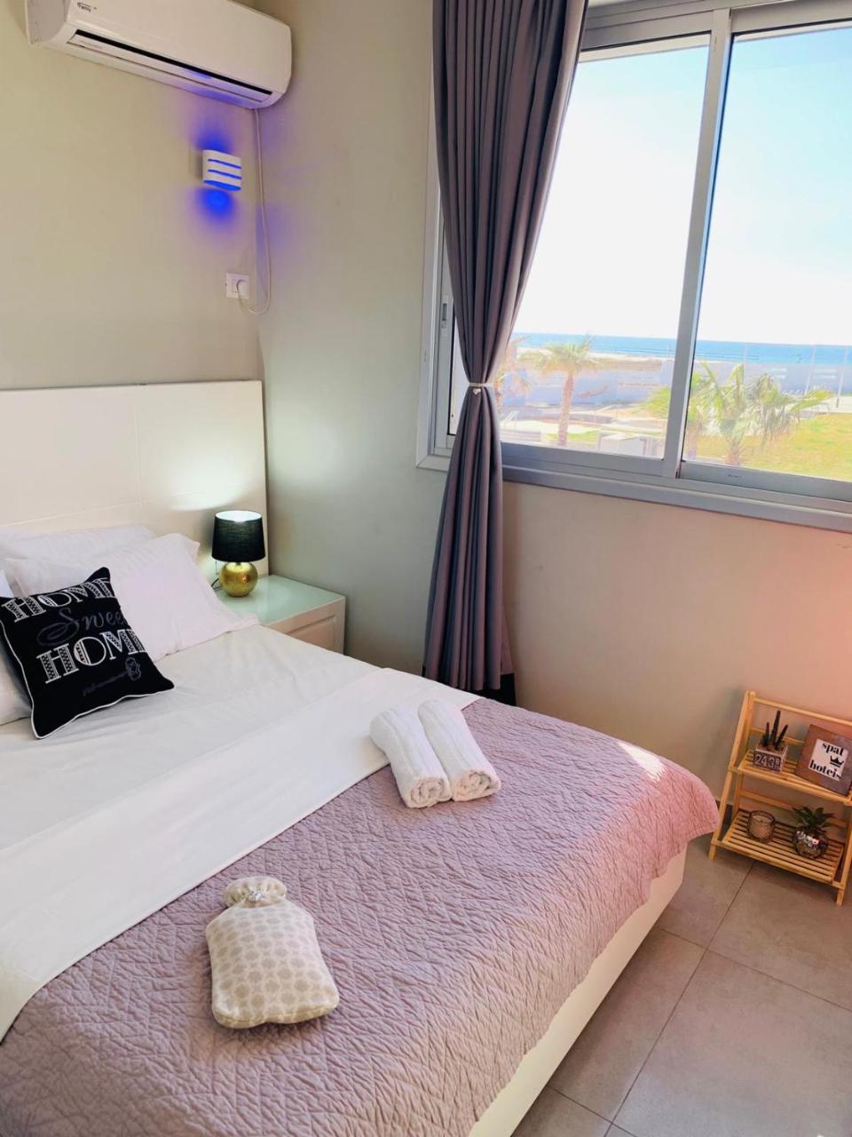 Motel Hofim Bat Yam Exteriör bild